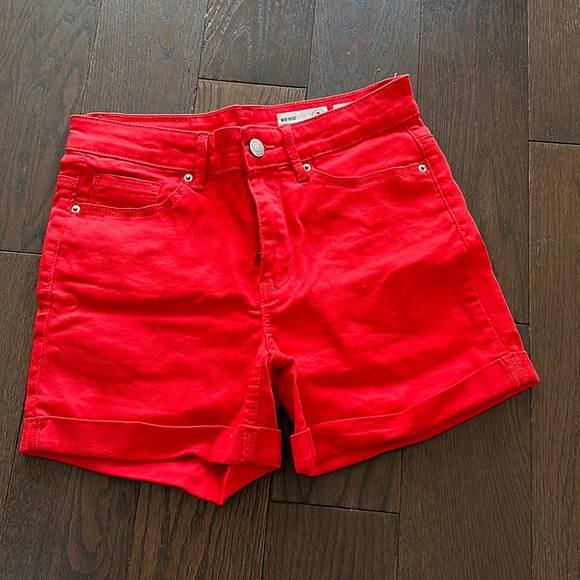 Mid-rise slim Vero moda shorts small, never worn - Picture 1 of 1